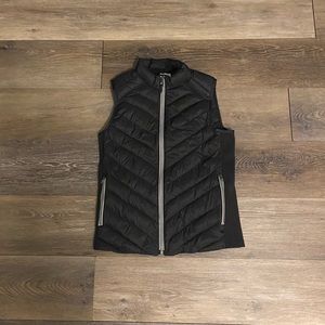 Gap Womens down filled puffer vest, size small
